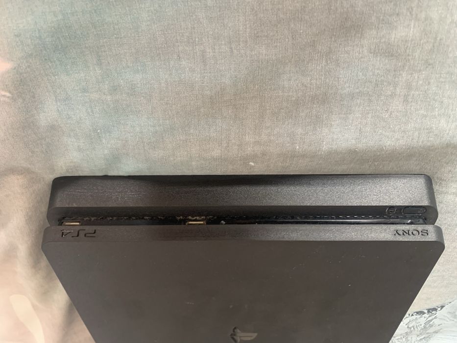 PlayStation 4 Slim – Excelente Estado e Totalmente Funcional
