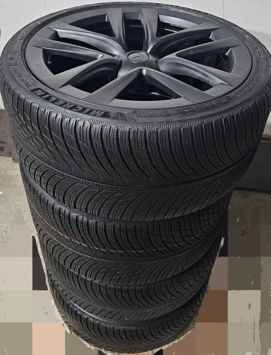 Продам орігінальний комплект 21" дисків тесла с шинами мішелін плейд 9