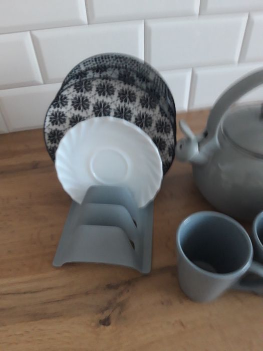 Czajnik, kubki, osuszacz i stojak .