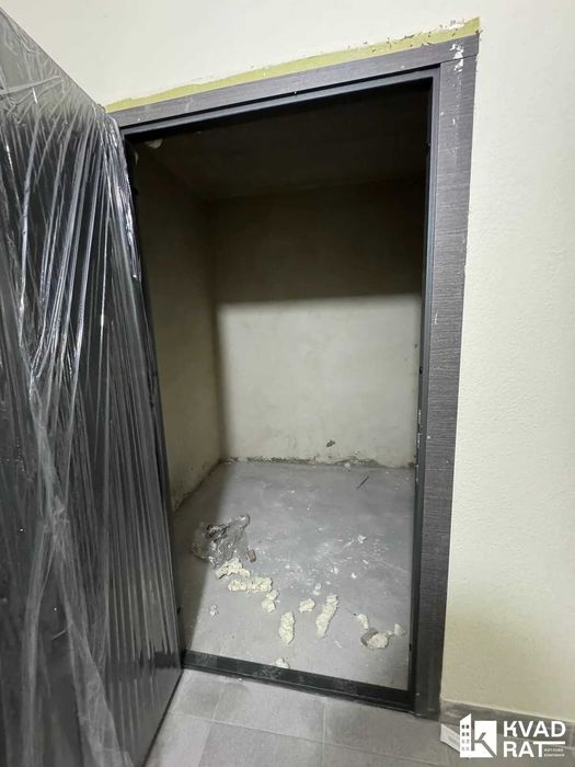 Здана та готова до ремонту 2-кім квартира ! 67 м2 + кладовка у подарунок