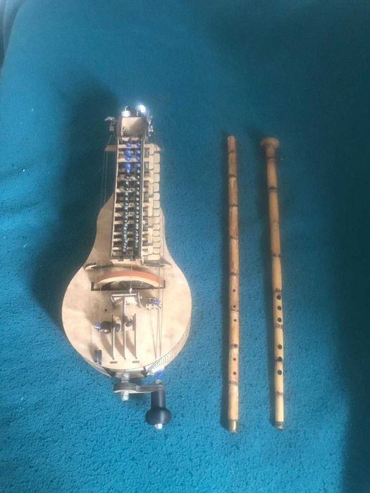 Hurdy-gurdy, accordion, zanfona, wheel fiddle64584259556865123