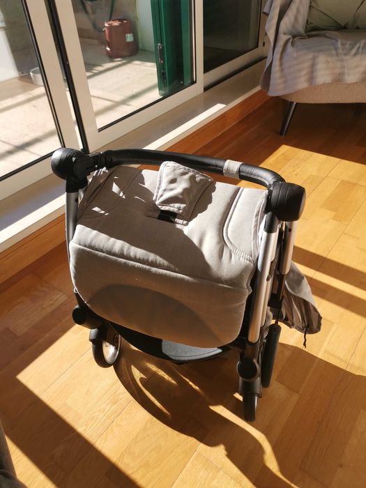 Carrinho Chicco, fácil de dobrar e arrumar
