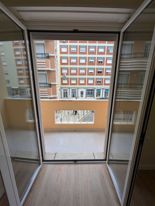 Apartamento T1 Completamente Remodelado no Campo Pequeno