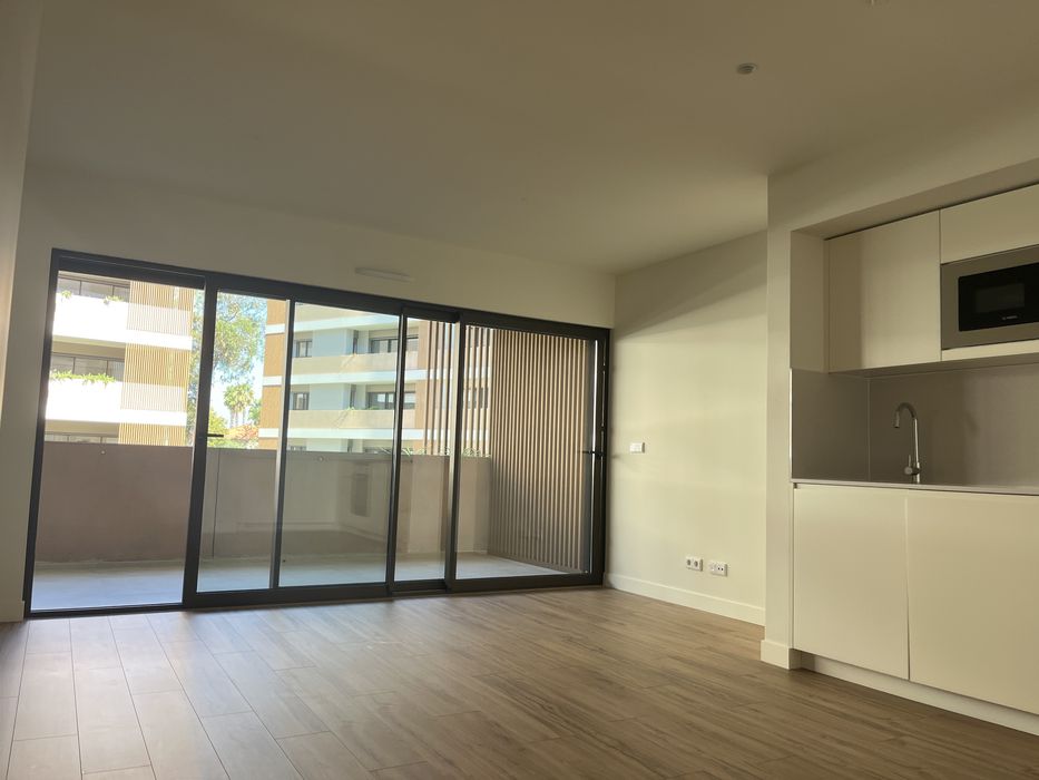 T1 Novo com Piscina e Varanda - Telheiras