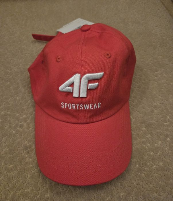 Czapka z daszkiem czerwona 4f nowa