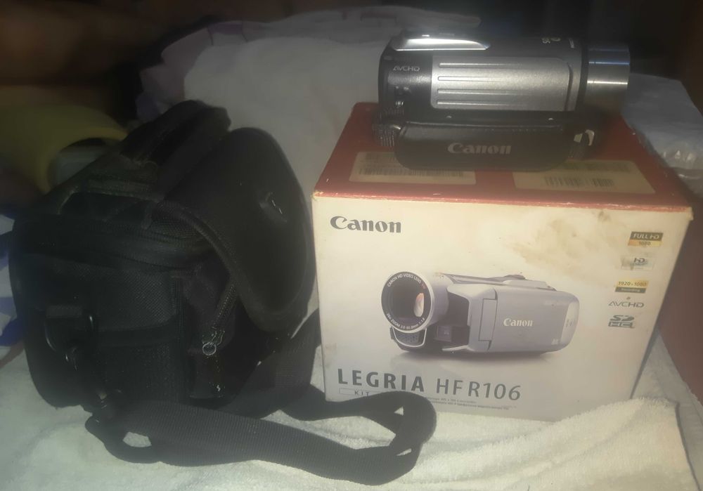 продам видеокамеру"canon"legria HF R106 полная комплектация с кофром