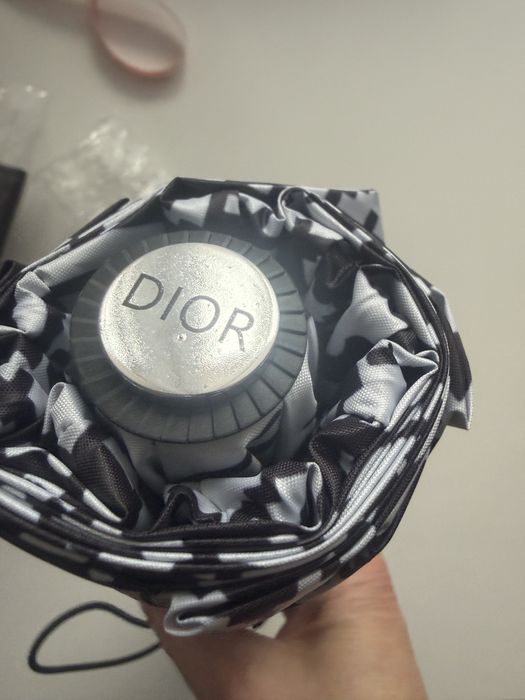 Parasol – elegancki, składany, automatyczny