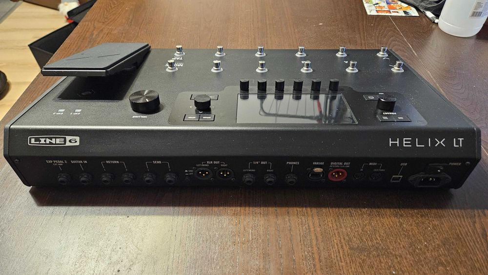 Line 6 HELIX LT - multiefekt, procesor gitarowy - interface
