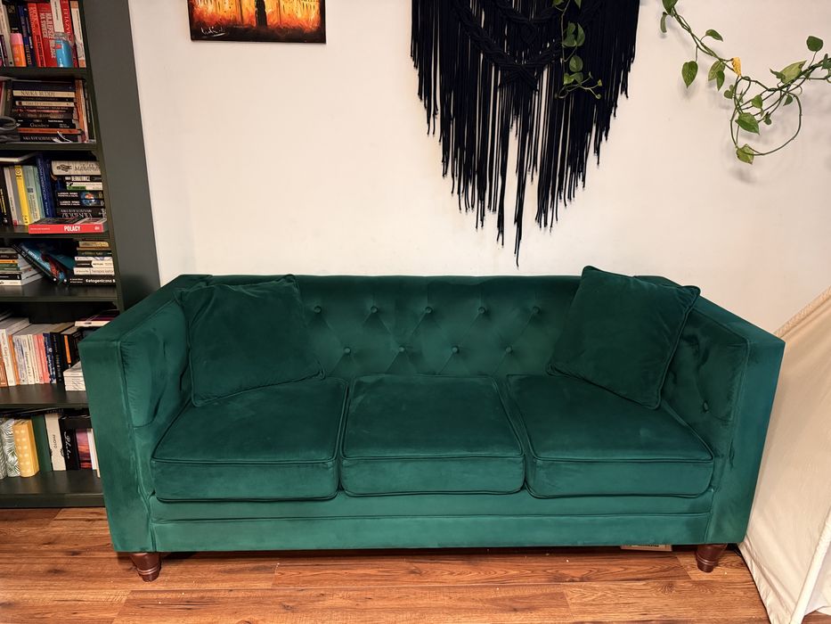 Sofa typu Chesterfield pikowana welur butelkowa zieleń