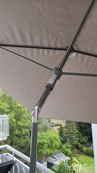 Parasol ogrodowy z podstawą