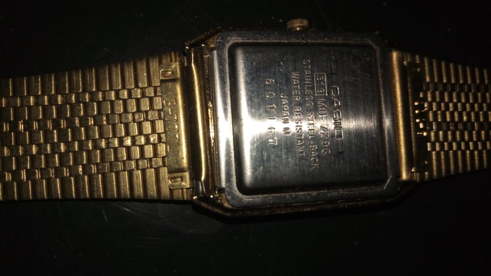 Relógio dourado Casio