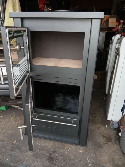 Vendo salamandra a lenha, com forno. Pouco usada, como nova.