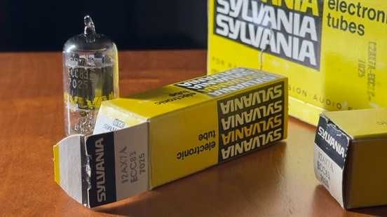 Підібрана пара Sylvania 12AX7A / ECC83 (NOS, USA, ~1970-ті роки)