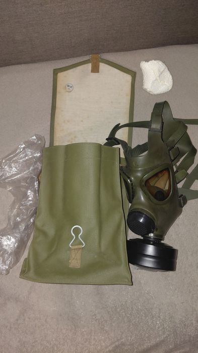 М-74 та М-61 протигази руминський та фінський.