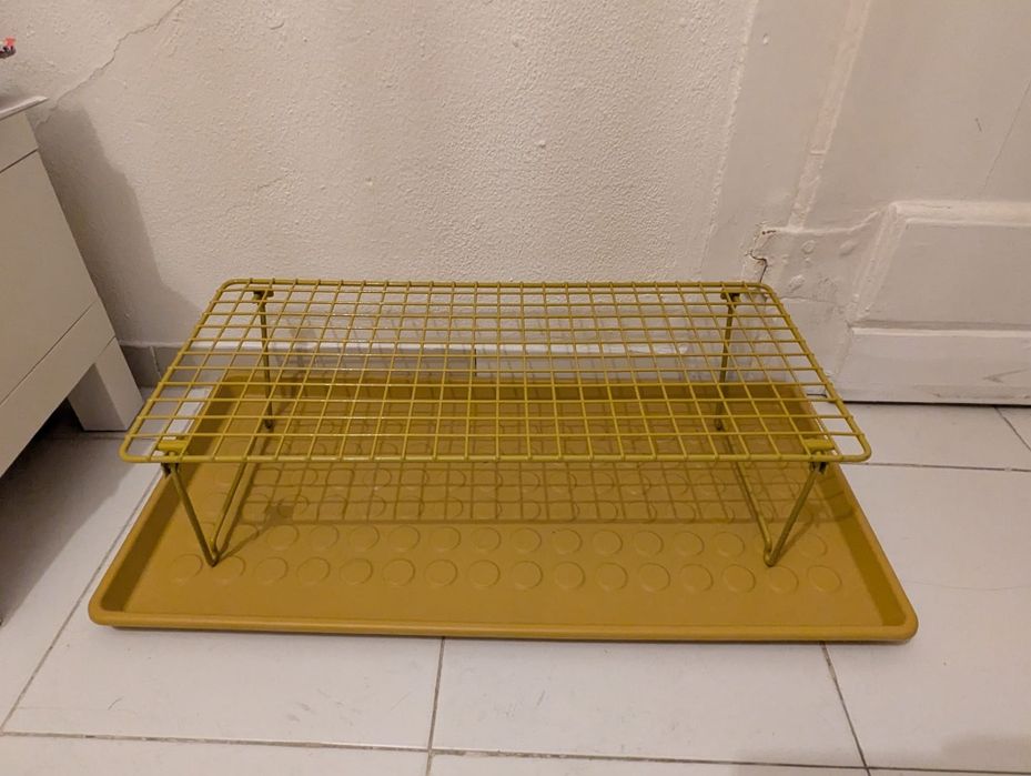 Sapateira GREJIG + Tabuleiro p/sapatos BAGGMUCK
preço: 4 eur
58x27x17