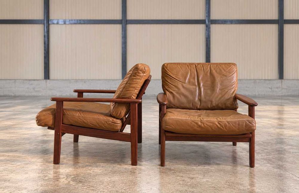 Par de Poltronas em Mogno