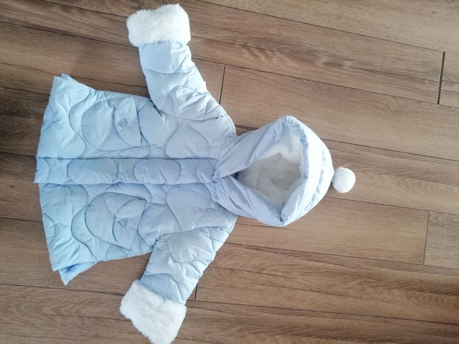 Zestaw zimowy kurtka, 2czapki, chusta i rekawiczki.