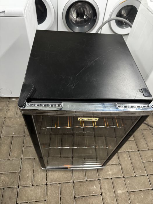 chłodziarkę  z szkłem napoje wino  firmy Continent  model Bc1-15