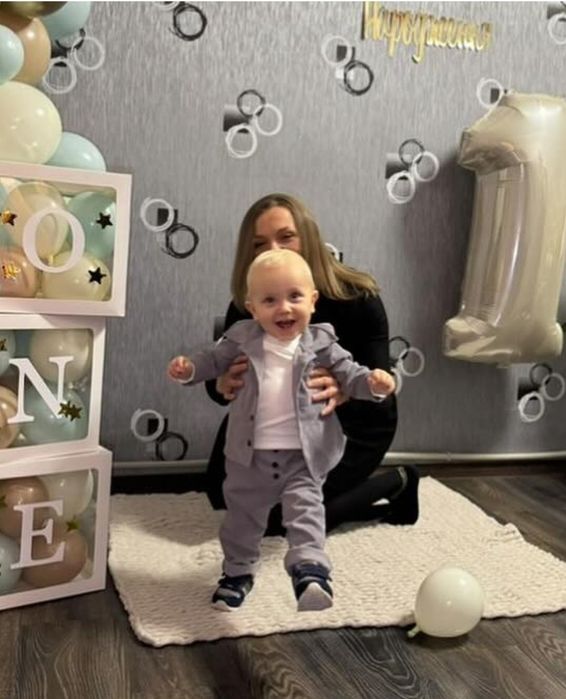 Костюм на хлопчика одягали 1 раз на рік!