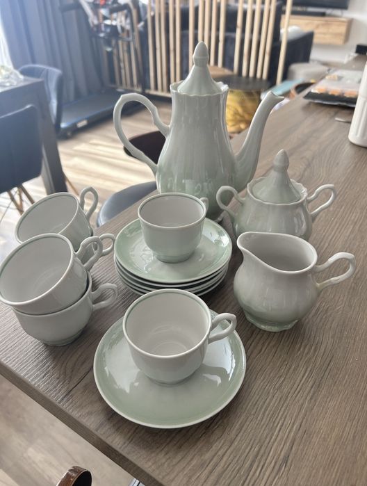 Zestaw porcelany z Dobruskiej fabryki.
