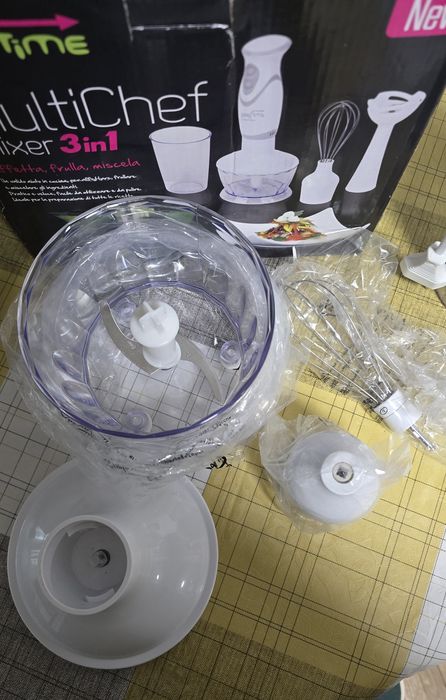 Блендер 3 в 1  повністю справний