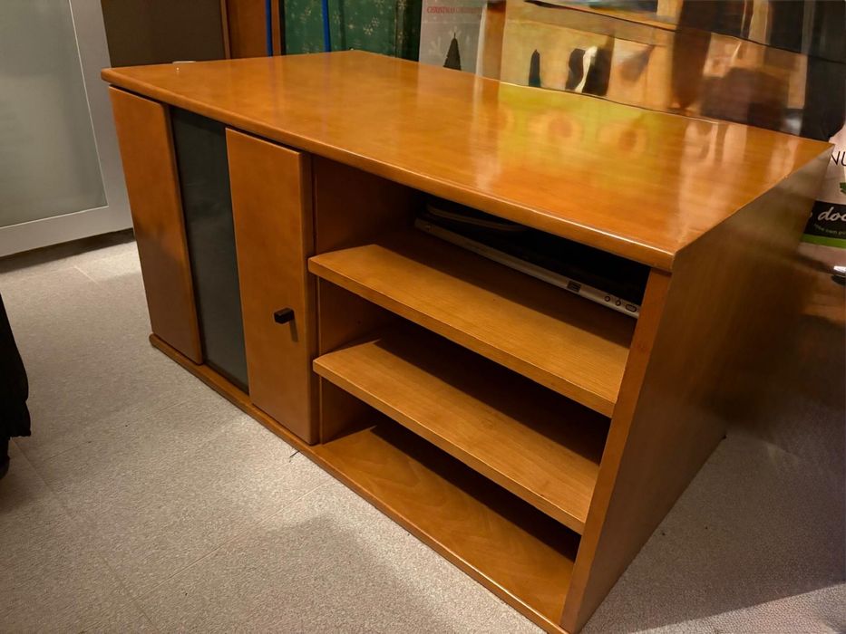 Movel de tv em madeira de cerejeira