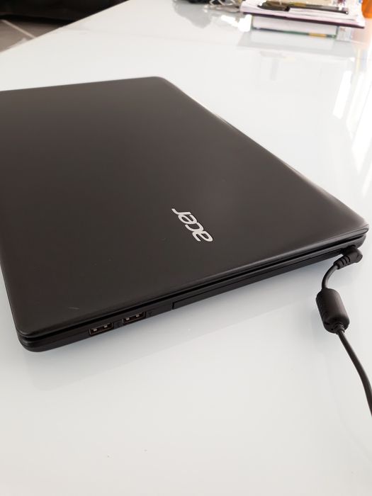 Продам ноутбук Acer Aspire  E1-522