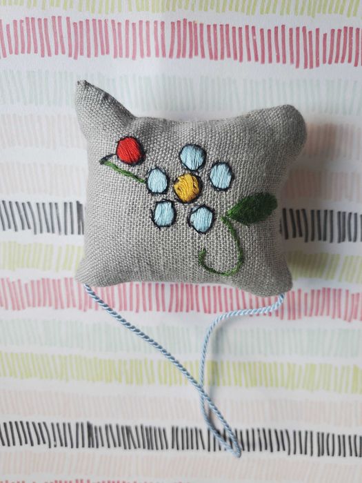 dekoracyjna poduszka na igły igielnik