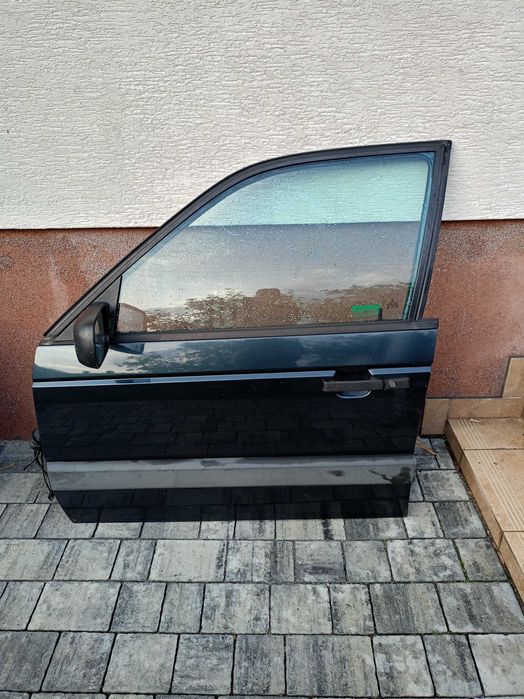 Przednie drzwi VW Passat B3 sedan kompletne, proste, zdrowe, elektryczne szyby i lusterka.