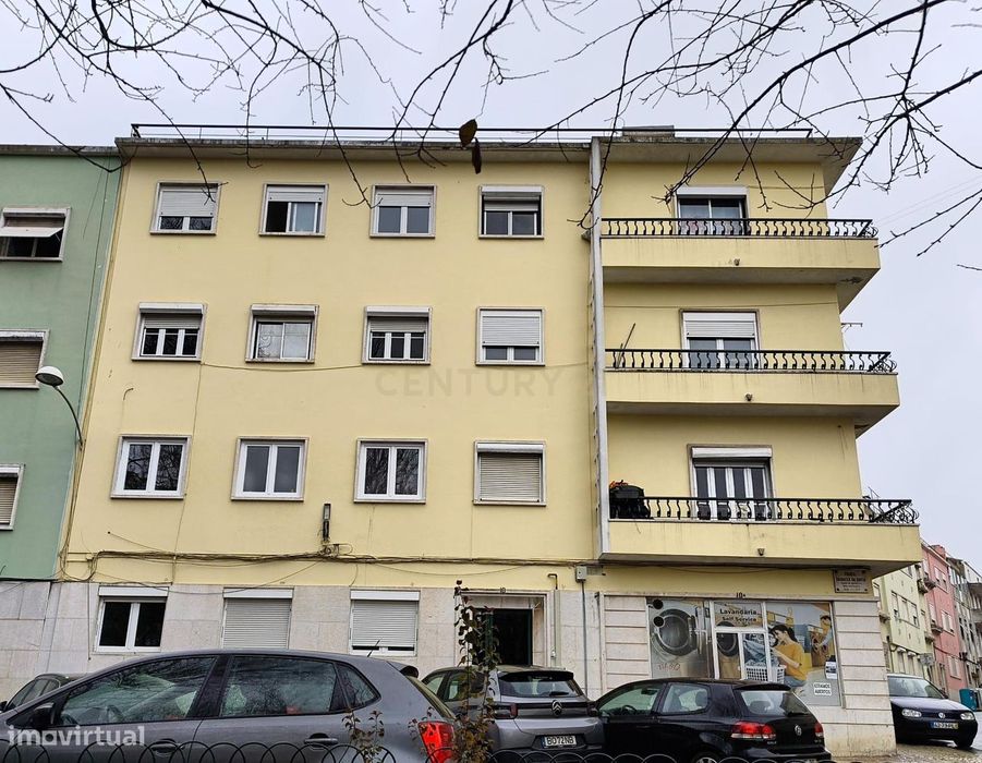 Apartamento T2 com excelente potencial | Luminoso | Beato – Lisboa