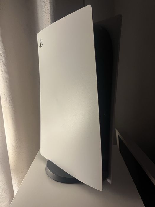 Konsola ps5 Digital Edition 825GB + orginalny kontroler reszta w opisie