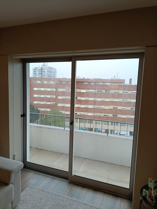 Porta de correr alumínio vidro duplo 1,80x2,00 — como nova