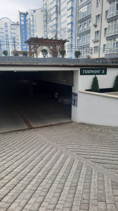 Продам паркомісце Містечко Центральне