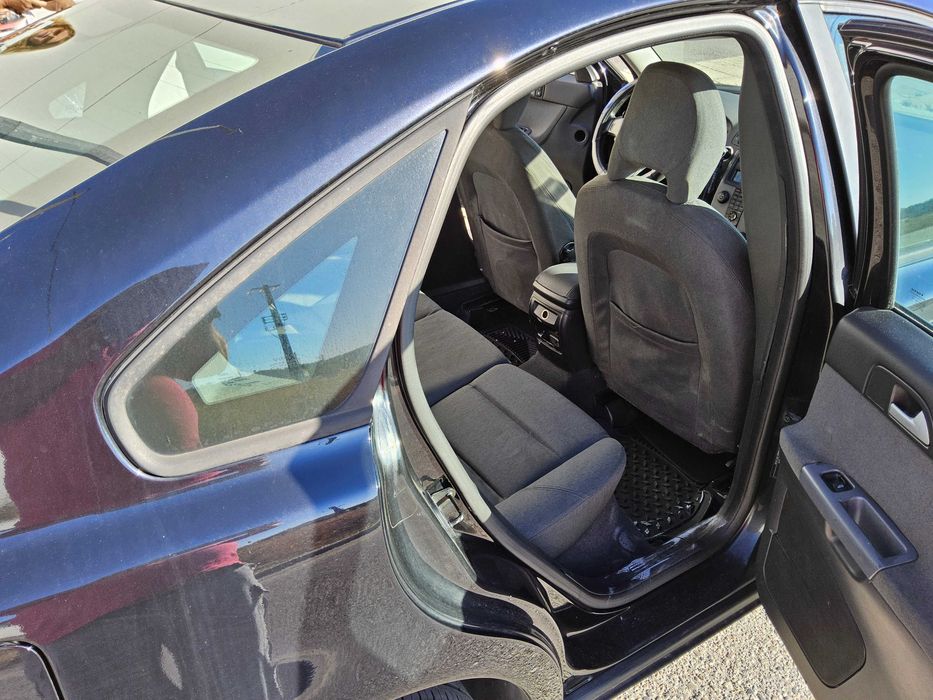Volvo S40 1.6D, 2007, 325 mil km. Diesel económico e fiável, revisões em dia, seguro válido, pronto a circular.