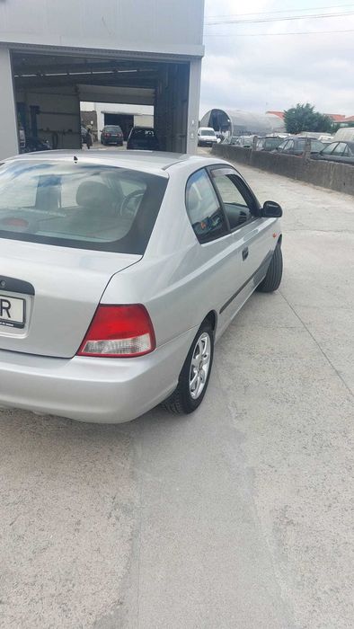 Hyundai Accent 1.5 CRDi Comercial (2003) – Fiável e Super Económico!