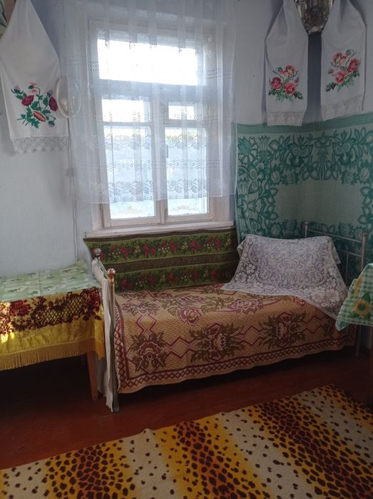 Продаж приміського будинку