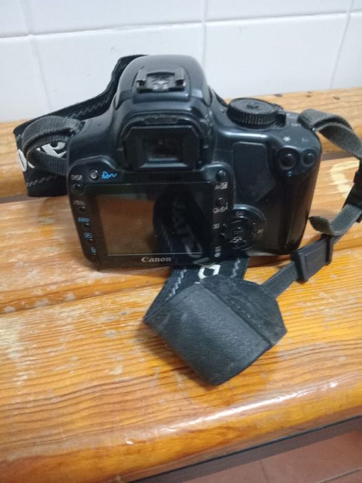 Máquina fotográfica Canon EOS 400D
