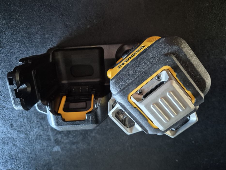 Laser krzyżowy trzyliniowy 360 DeWalt DCE089D1G18 NOWY zielony