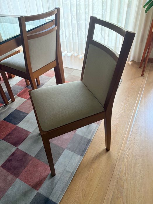 Conjunto para Sala de Jantar (marca Interforma) em cerejeira (Mesa+6 Cadeiras+Aparador) - Excelente Estado.