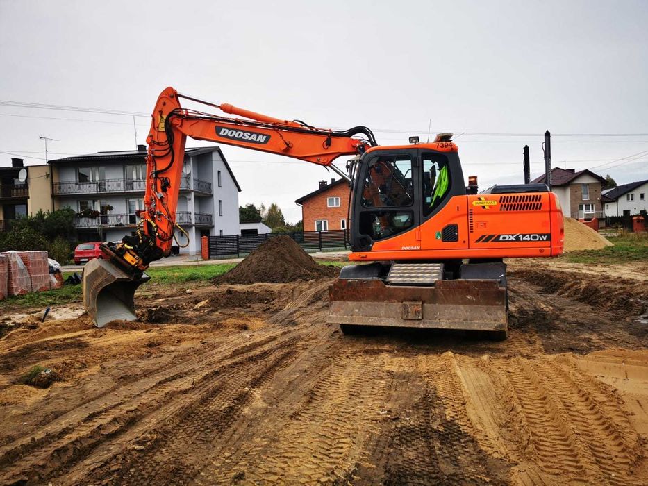 Usługi Koparką, Koparko-ładowarka, utwardzenie terenu
