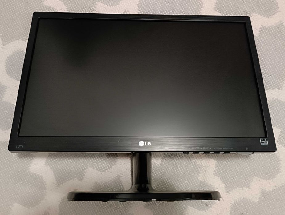 Selling LG Monitor, Mouse and Keyboard Bundle64584417642753120