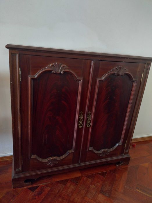 Sapateira de duas portas em madeira