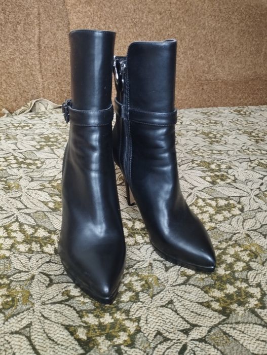 Bata, ботильони натуральна шкіра, 39 розмір