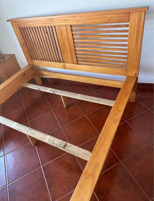 Vende-se cama, estrado e colchão
