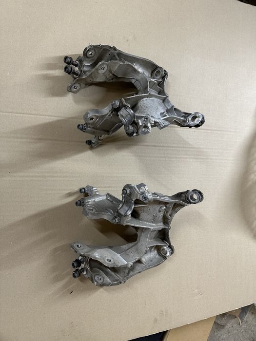 Лапа підрамника audi q5 2017-2023рік,80a399295,80a399296