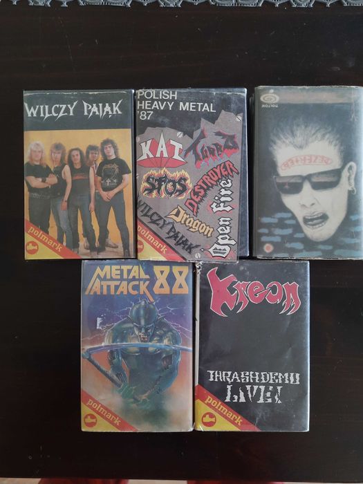Zestaw kultowych kaset magnetofonowych z lat 80.