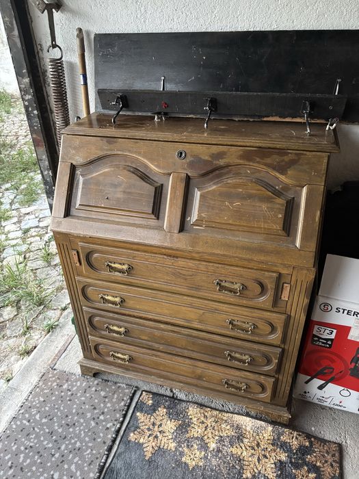 Movel de madeira antigo em bom estado
