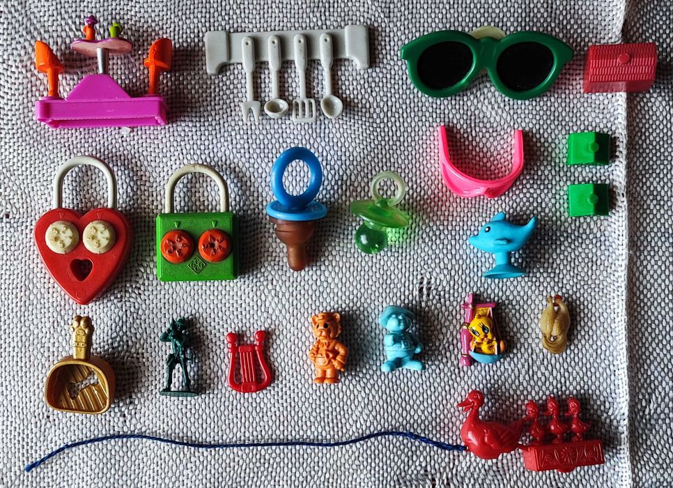 Lote de brinquedos miniaturas - variado, amuletos ...