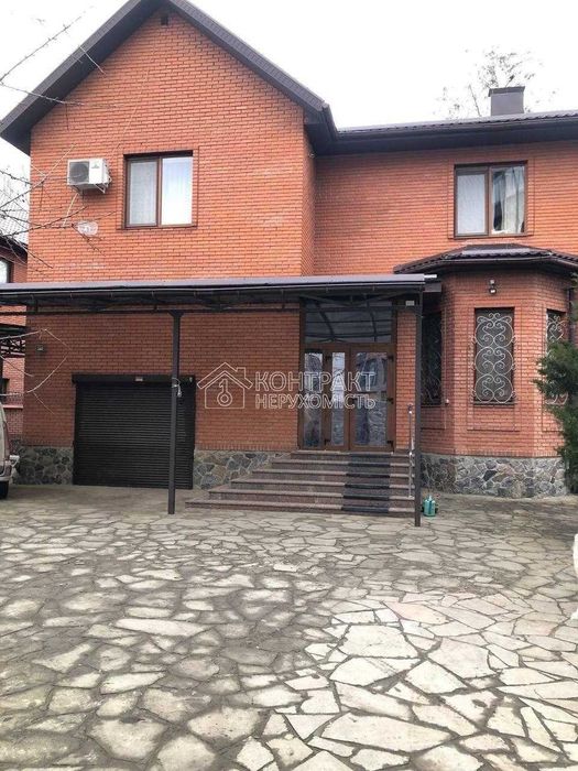 Продається будинок 307 м2, з бомбосховищем, м. Студентська
