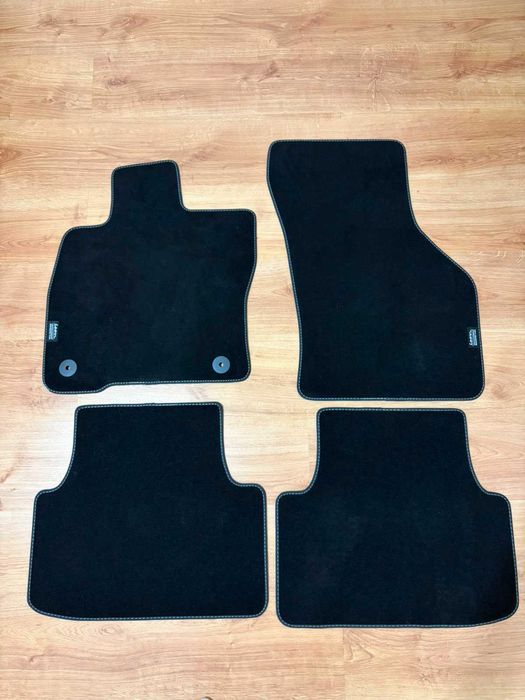 Komplet oryginalnych dywaników materiałowych Seat Leon ST